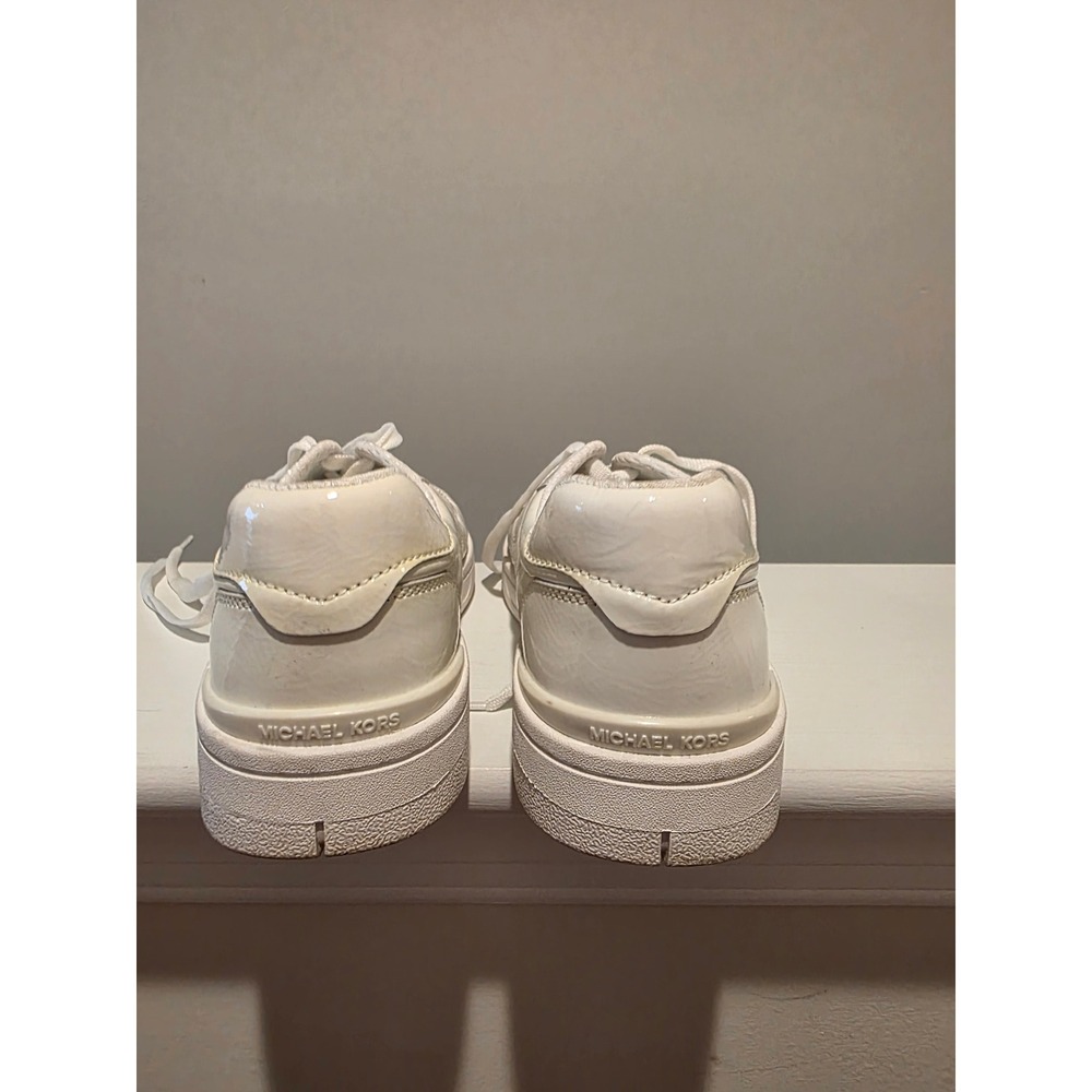 Women's sz 6 M Michael Kors Cream Patent Quilted Low Top Sneakers Shoes - Picture 4 of 9